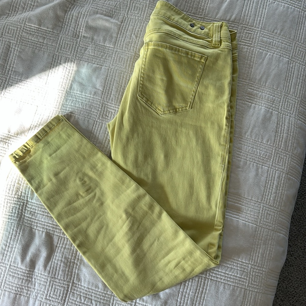 Cabi low rise straight leg yellow jeans.